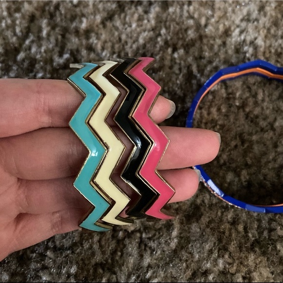 7 Piece Chevron Bracelet Bundle: Light Blue Black Pink White Dark Blue & Orange - Picture 2 of 3